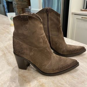 Emanuele Crasto handcrafted in Italy studded leather ankle boots - 6.5